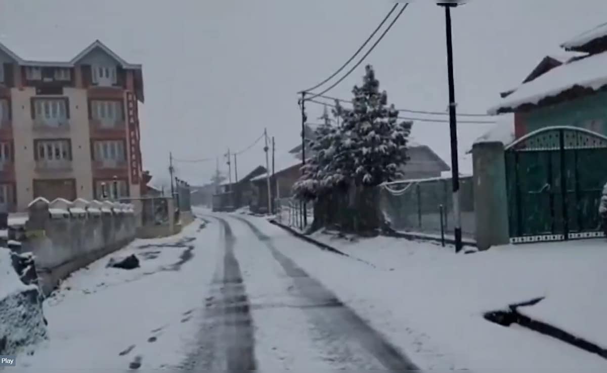 गुरेज-बांदीपोरा सड़क पर बर्फबारी