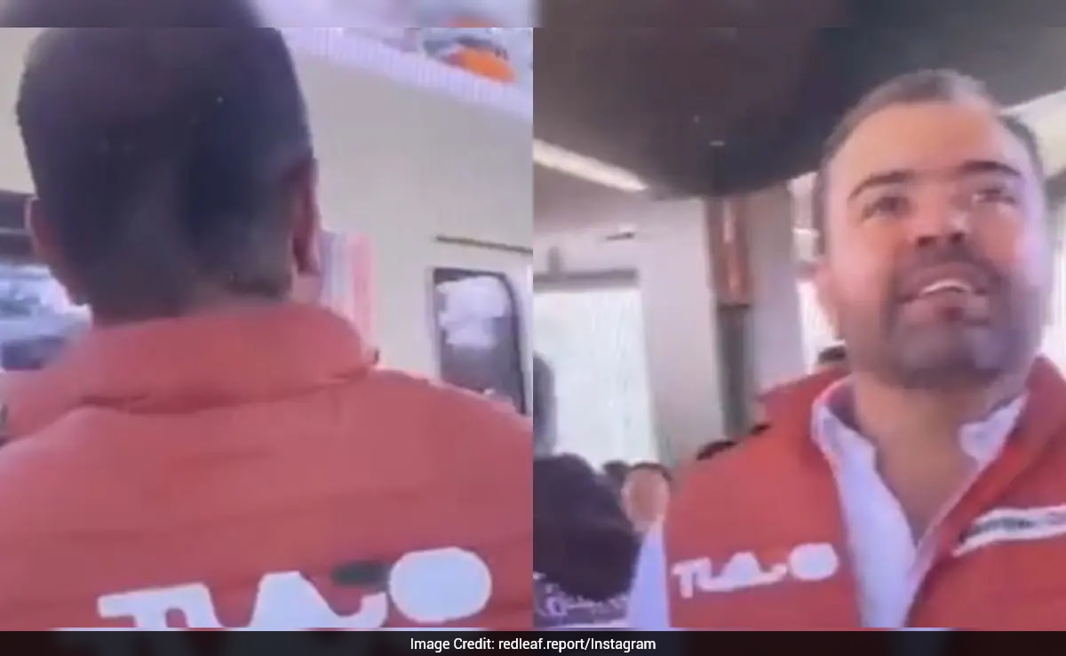 Video: Mexico's Tlajomulco Mayor Misses Boarding Train During Inauguration