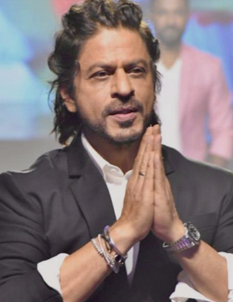 शादी में डांस करने पहुंचे थे शाहरुख खान, लड़की ने स्टेज पर कर दी बदतमीजी, भड़का फैन्स का गुस्सा