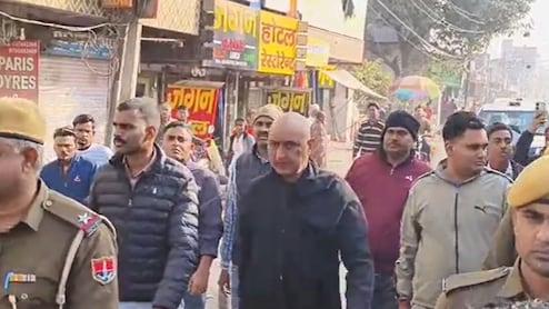 रेप आरोपी बर्खास्त RAC जवान वृंदावन से गिरफ्तार, बुर्के और लिपिस्टिक में बाजार में निकाला गया जुलूस