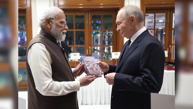 PM मोदी ने पुतिन को दिया अनमोल तोहफा, रूसी भाषा में लिखी भगवद गीता के साथ दिया खास संदेश