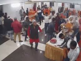 Trending News : 'त्या' एका रसगुल्ल्याने लग्न मोडले; मंडपात तुफान हाणामारी, पाहा Video