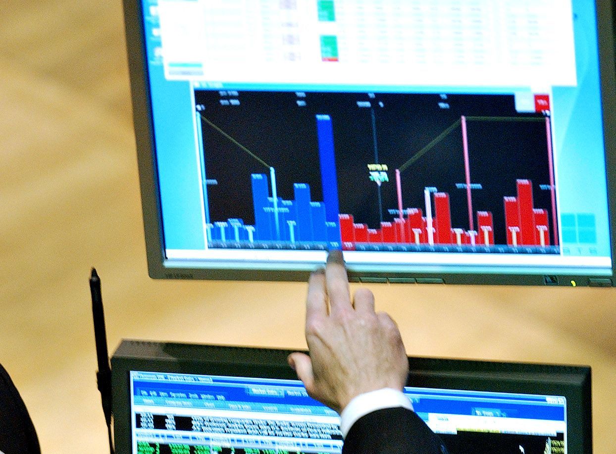 Sensex, Nifty End Off Day’s Low; RIL, Pharma, Metals Lead Recovery