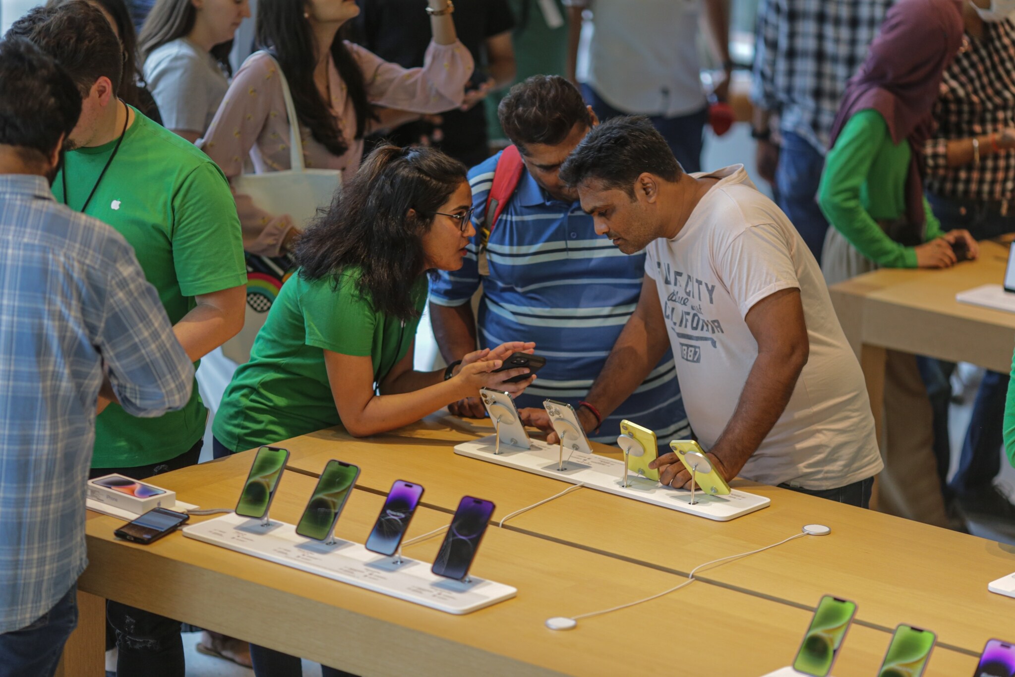 Apple Surprises In China, Sets India High During Sales Slump