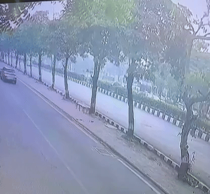 खौफनाक VIDEO: रॉकेट की रफ्तार से बाइक डिवाइडर से टकराई और सिर धड़ से अलग, घर का इकलौता चिराग था प्रिंस