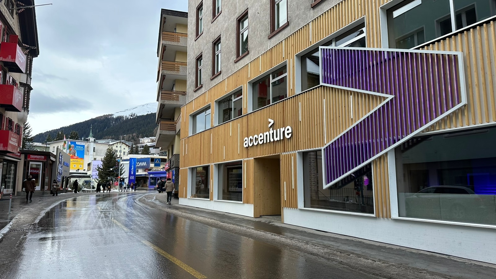 Accenture In Freefall: Stock's 12-Month Decline At 50% After Q3 Triggers Fresh Sell-Off