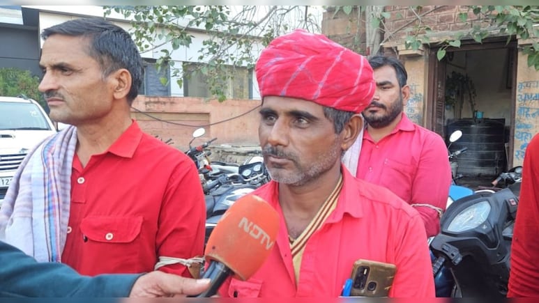 दो कुली के बेटे बनेंगे डॉक्‍टर, पढ़ें उनके संघर्ष की कहानी