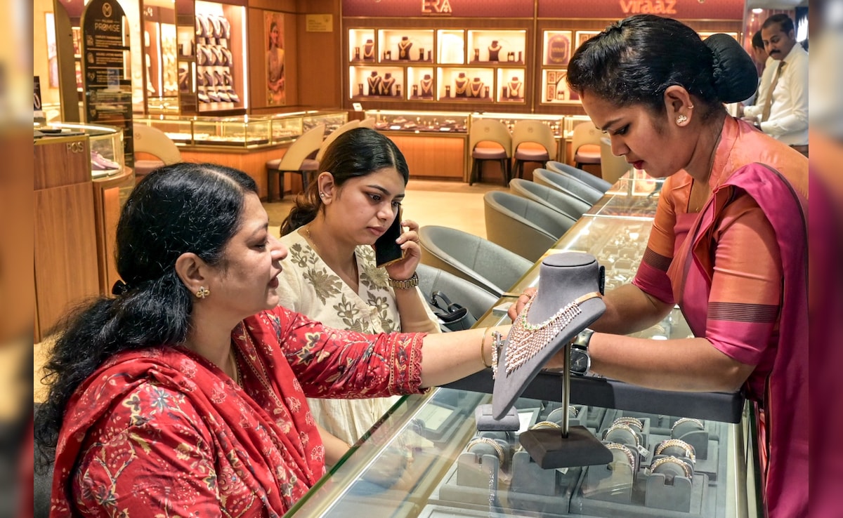 Gold-Silver Prices: बड़ी गिरावट के बाद फिर उछला सोना-चांदी, आज 9 जनवरी को क्&zwj;या भाव चल रहा गोल्&zwj;ड-सिल्&zwj;वर?