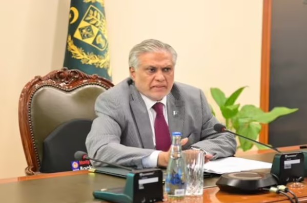 36 घंटे में 80 ड्रोन अटैक... ऑपरेशन सिंदूर पर PAK ने कबूला सच, इशाक डार ने मानी नूर खान एयरबेस पर हमले की बात