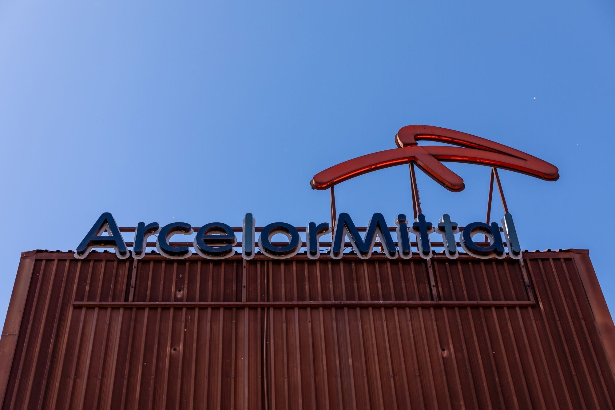 Kazakhstan Assumes ArcelorMittal Operations Amid Deadly Fire