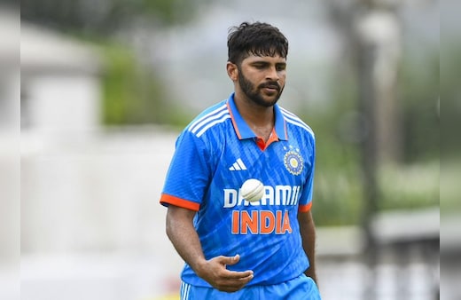 Vijay Hazare Trophy Live Score Updates: अभिषेक शर्मा नहीं कर पाए कमाल, शार्दुल ठाकुर और मोहम्मद शमी गेंद से बरपा रहे कहर