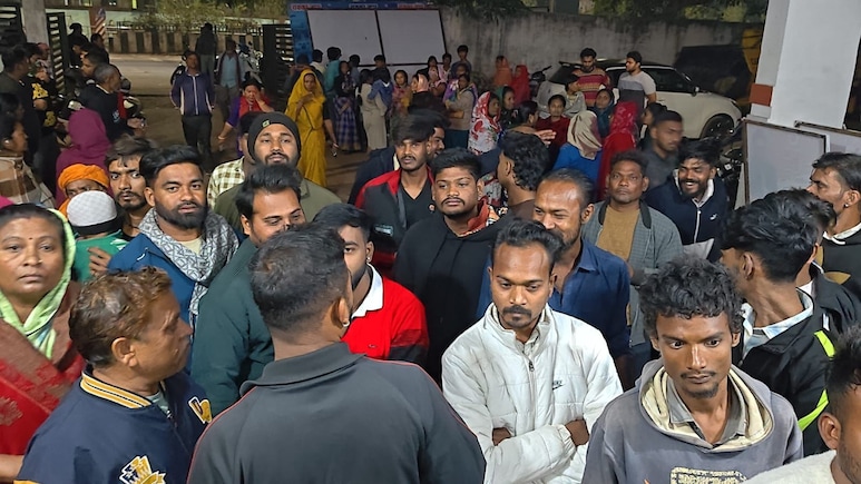 लड़कियों ने जमकर काटा बवाल, समझाने पहुंचे पड़ोसियों पर एसिड-ब्लेड से किया हमला, जानें वजह