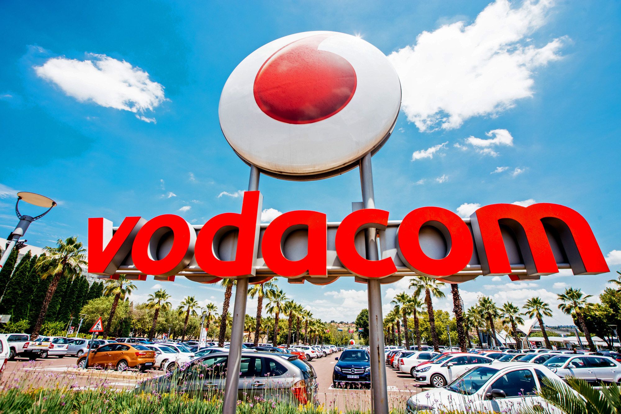 Etisalat Weighs Investment in Vodafone&rsquo;s African Business