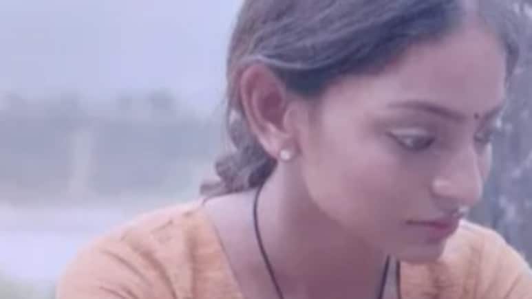 Monalisa New Photo: महाकुंभ वायरल गर्ल मोनालिसा की हुई ऐसी हालत, चेहरे से गई रौनक, दिखा दर्द, ताजा फोटो देख लोग हैरान