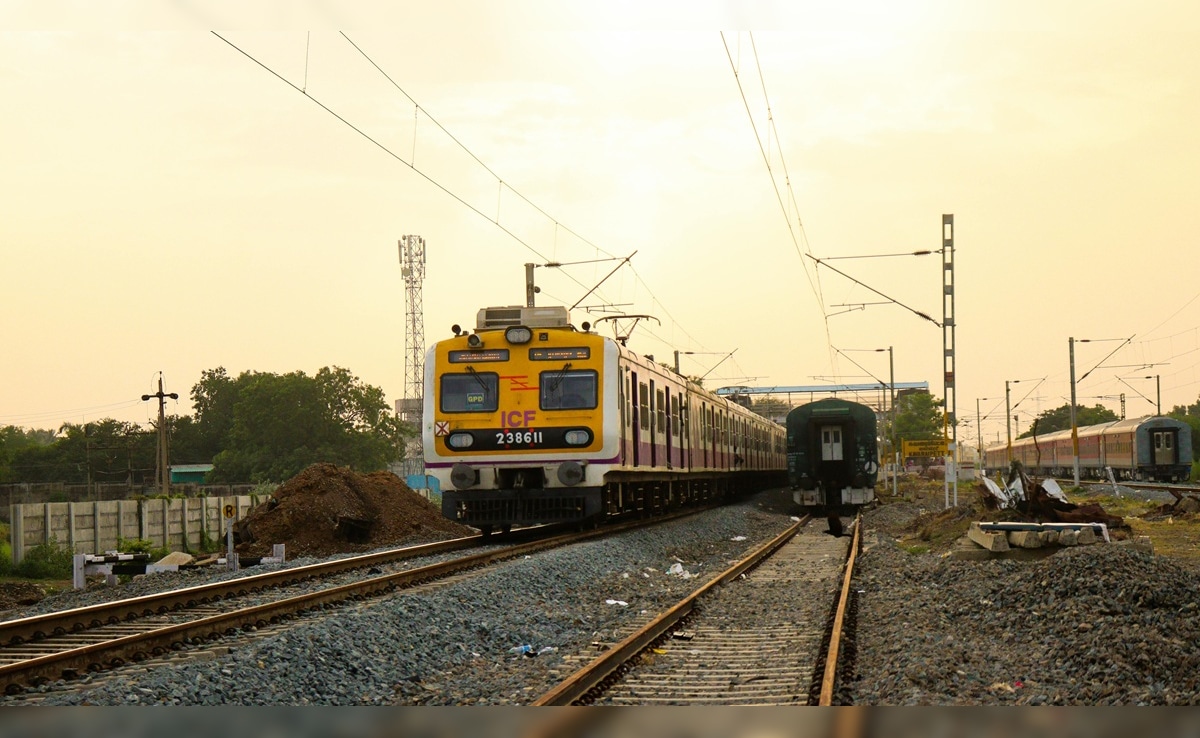 क्या आपको पता है...ट्रेन जब चलती है तो कहां से आती है 'ठक-ठक' की आवाज? जानकर हैरान रह जाएंगे आप