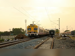 क्या आपको पता है...ट्रेन जब चलती है तो कहां से आती है 'ठक-ठक' की आवाज?&nbsp;जानकर हैरान&nbsp;रह जाएंगे आप