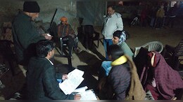 घर में छ&zwj;िपाकर रखा था खाद, दोगुने दाम पर बेच रहा था; छापेमारी में पकड़ा
