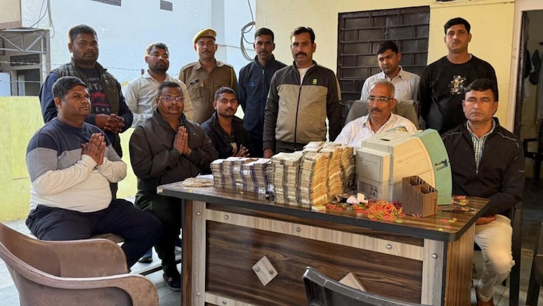 स्कॉर्पियो में मिले इतने रुपये... मंगानी पड़ी नोट गिनने की मशीन, MP से जा रही थी दिल्ली