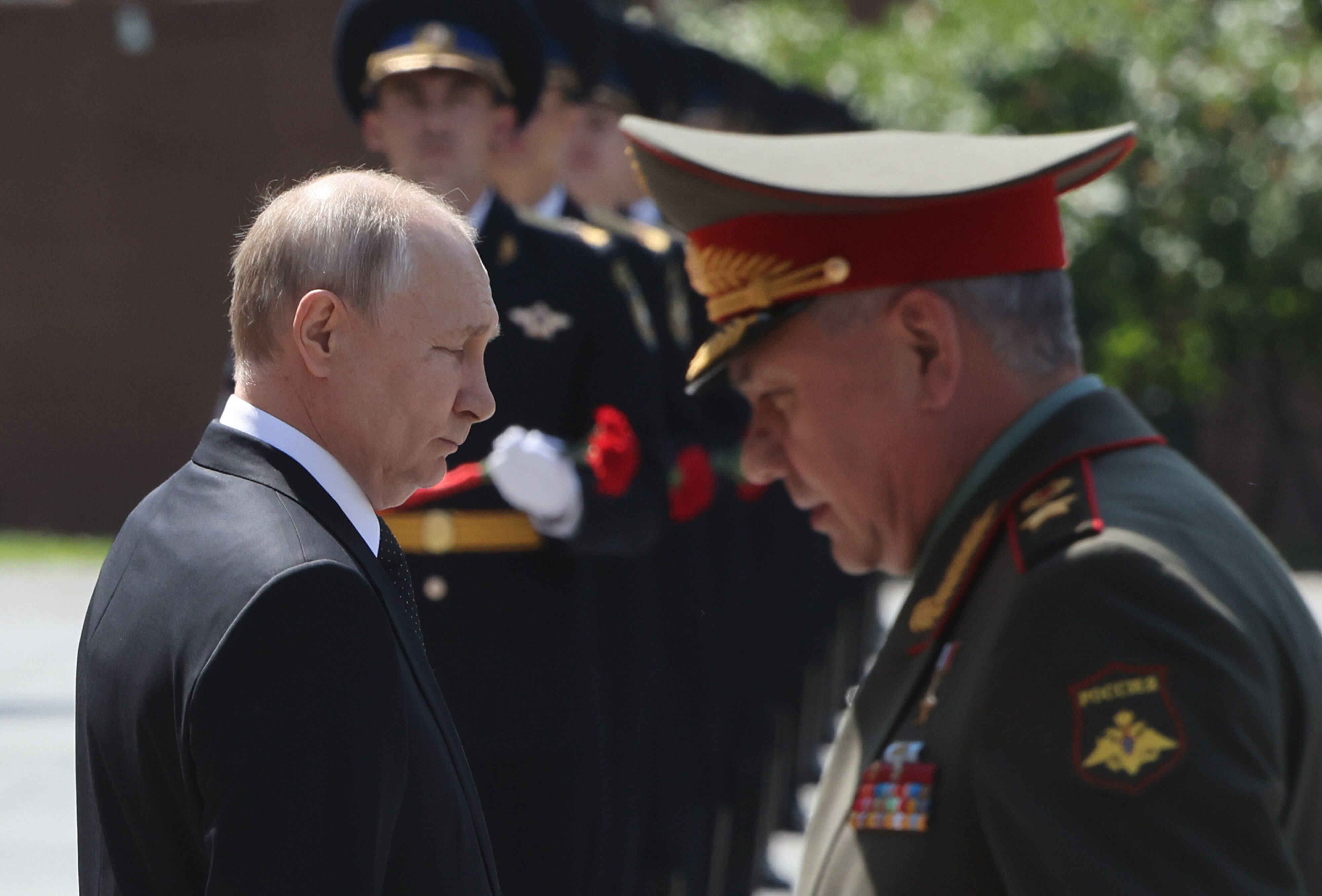 Putin&rsquo;s Bid To Reassert Kremlin Authority Is Showing Cracks