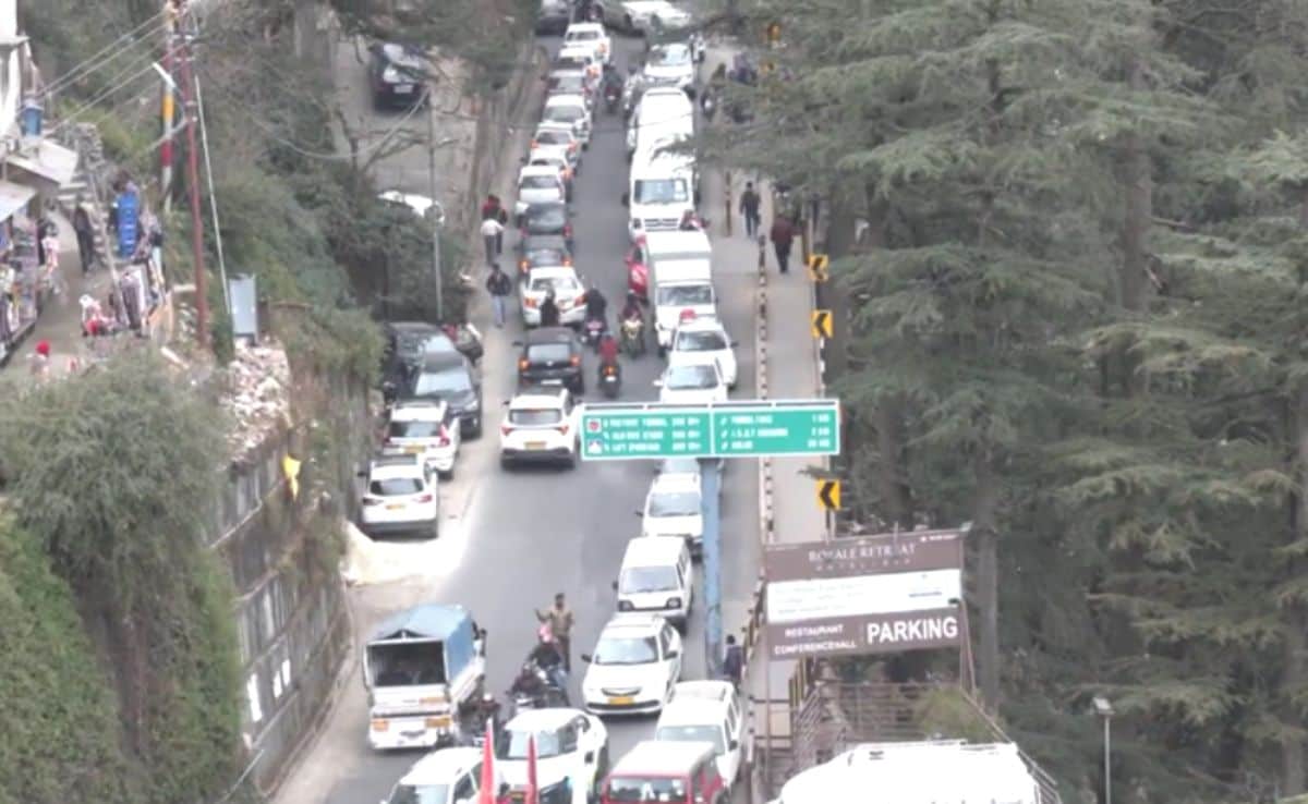 Traffic Crawls In Himachal Pradesh As Tourists Rush To Shimla, Manali