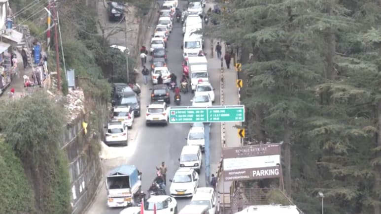 Traffic Crawls In Himachal Pradesh As Tourists Rush To Shimla, Manali