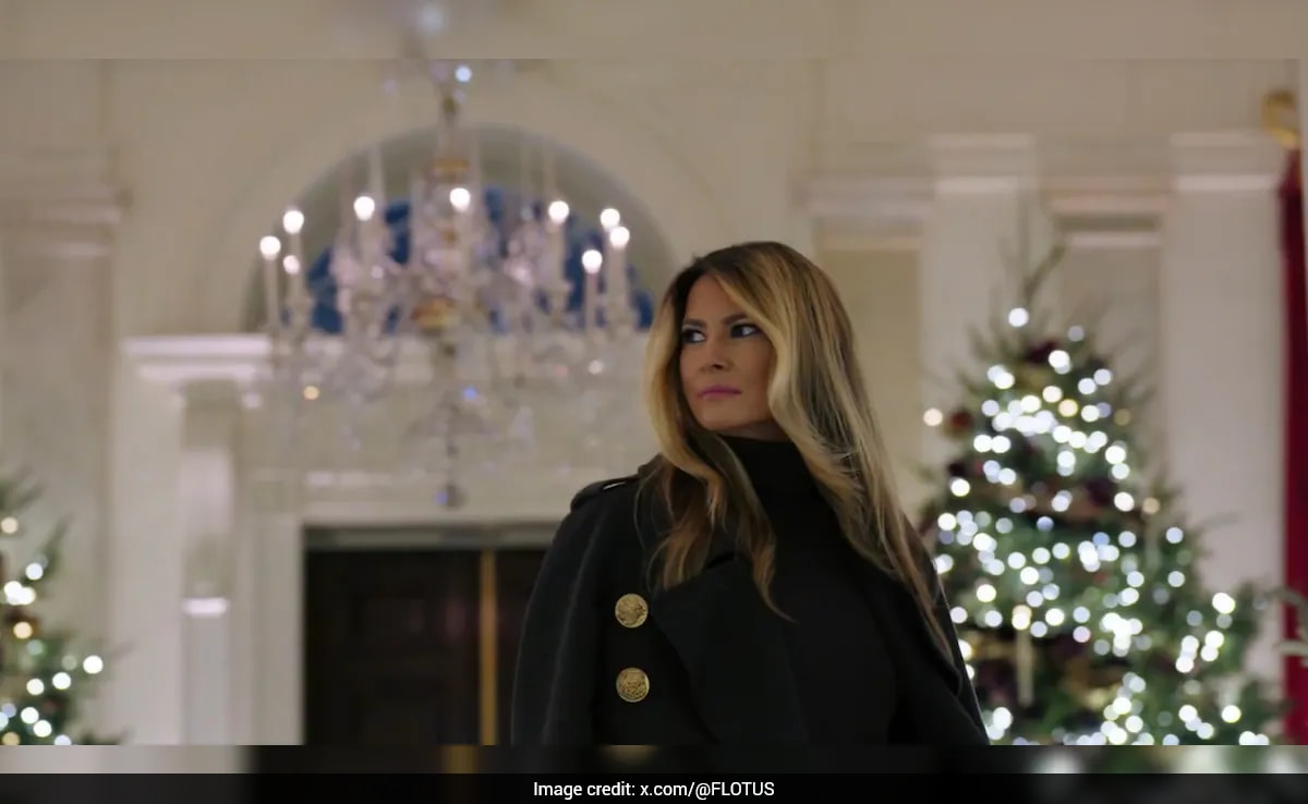 See Pics: Melania Trump Reveals White House Holiday Decorations