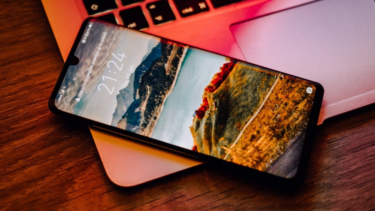 Electronics Body Seeks GST Reduction on Mobile Phones, Duty Cut On Parts