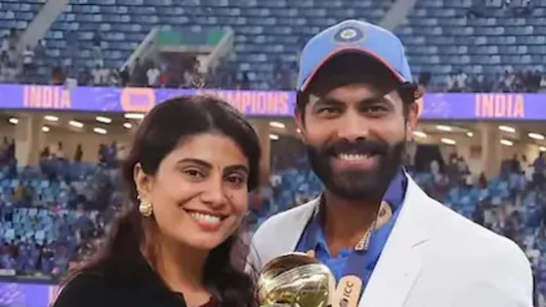 Ravindra Jadeja : जडेजाच्या पत्नीनेच केला भारतीय खेळाडूंच्या व्यसनांचा पर्दाफाश; रिवाबांच्या खुलाश्यानं खळबळ