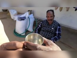 Drunken Teacher: स्कूल टाइम पर शराब पीते पकड़े गए शिक्षक, ग्रामीणों ने वीडियो बनाकर सोशल मीडिया पर किया वायरल