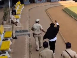 Pune News : पुण्यात लोकशाहीचा 'आंदेकर' पॅटर्न: तुरुंगातून बाहेर आला आणि उमेदवारी अर्ज भरला, धक्कादायक Video