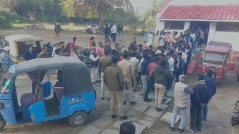 नेत्रहीन बच्चों के कथित धर्मांतरण से हड़कंप: कटंगा चर्च में विरोध, दो घंटे तक तनाव, पुलिस ने संभाली कमान