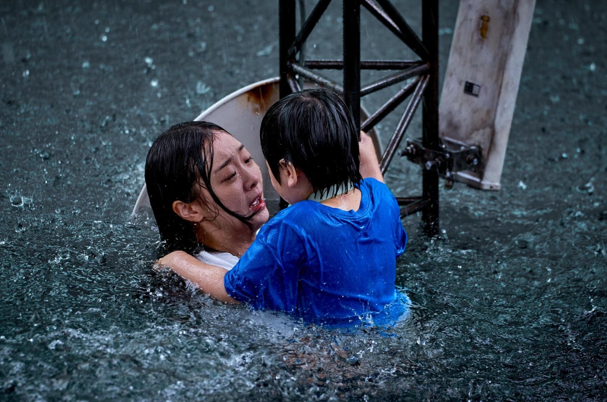 The Great Flood Review: मां, बेटा और सूनामी, जानें कैसी है नेटफ्लिक्स की नई फिल्म 'द ग्रेट फ्लड'- पढ़ें रिव्यू