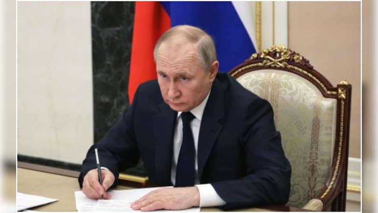 Russia Says Putin In Close Contact With Gulf Leaders To Facilitate De-Escalation