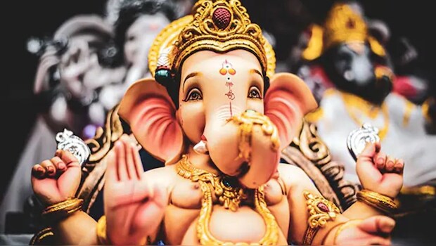 New Year 2026: न्यू ईयर 2026 में गणेश मंत्रों से करें शुरुआत, दूर होंगे विघ्न और संकट