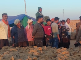 तहसीलदार ने पकड़ी धान में धांधली: किसान से लेते हैं 41.200 किलो, बोरी सिलने के बाद 36KG बची