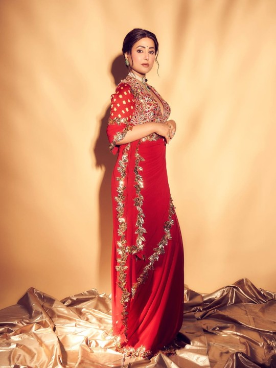 Hina Khan Serves Royal Vibes in a Red Saree