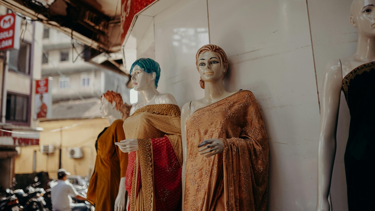 Simple Tricks to Drape Brocade Kanjivaram Sarees for a Sleek, Flattering Shape.