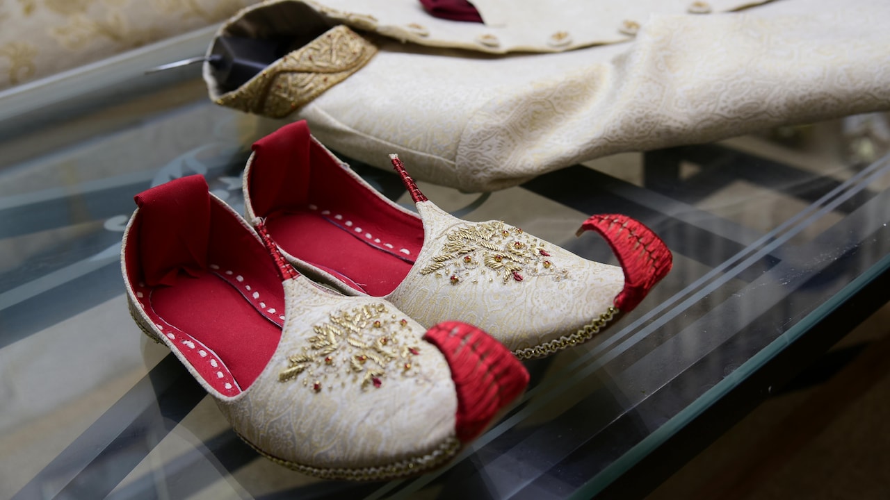 Use these 10 tips to match your ethnic footwear with any outfit Use these 10 tips to match your ethnic footwear with any outfit