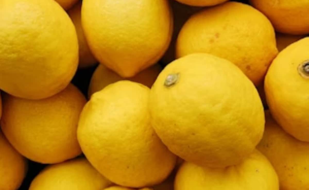 tea side effects, tea food combinations, wrong food with tea, foods to avoid with tea, tea and digestion problems, tea and iron absorption, tea with fried food, tea with biscuits, tea health tips, morning tea habits, Indian tea habits, tea caffeine tannin effects, tea and acidity, चाय के नुकसान, चाय के साथ क्या न खाएं, चाय के गलत फूड कॉम्बिनेशन, चाय और सेहत, चाय के साथ तली चीजें, चाय और आयरन की कमी, चाय से गैस एसिडिटी, चाय के साथ बिस्किट, चाय पीने का सही तरीका, सुबह चाय पीने की आदत, भारतीय चाय आदतें, Latest and Breaking News on NDTV