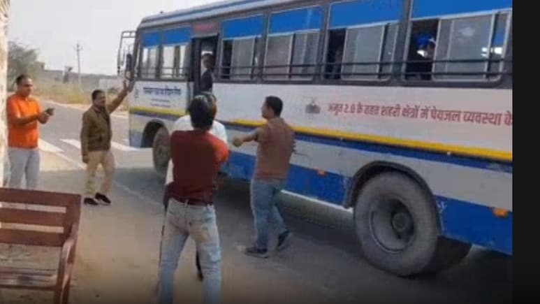 Rajasthan: दिल्ली के लिए रवाना हुई रोडवेज बस पर डीडवाना में पथराव, मौके पर अफरा-तफरी