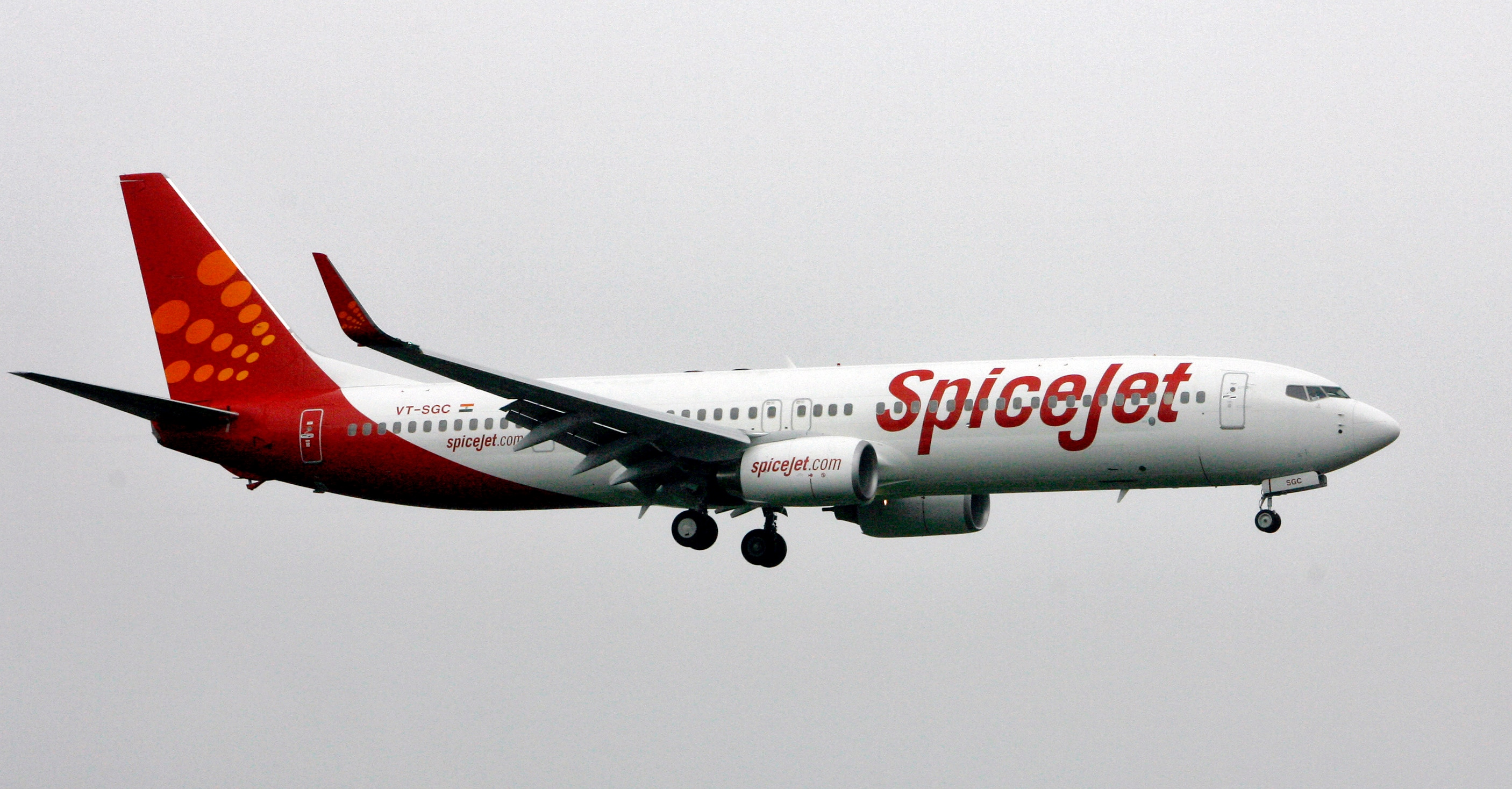 SpiceJet Dubai-Kochi Plane Suffers Tyre Burst