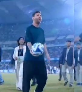 Lionel Messis Special Gesture In Hyderabad Stadium Sends Fans Into A Frenzy - Watch