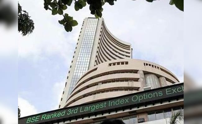 Stock Indices Decline In Early Trade On Foreign Fund Outflows