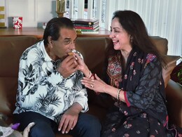 हेमा मालिनी को बर्थडे पर बार-बार सता रही धर्मेंद्र की याद, शेयर की अनदेखी फोटो, लिखा- हैप्पी बर्थडे डियर लव