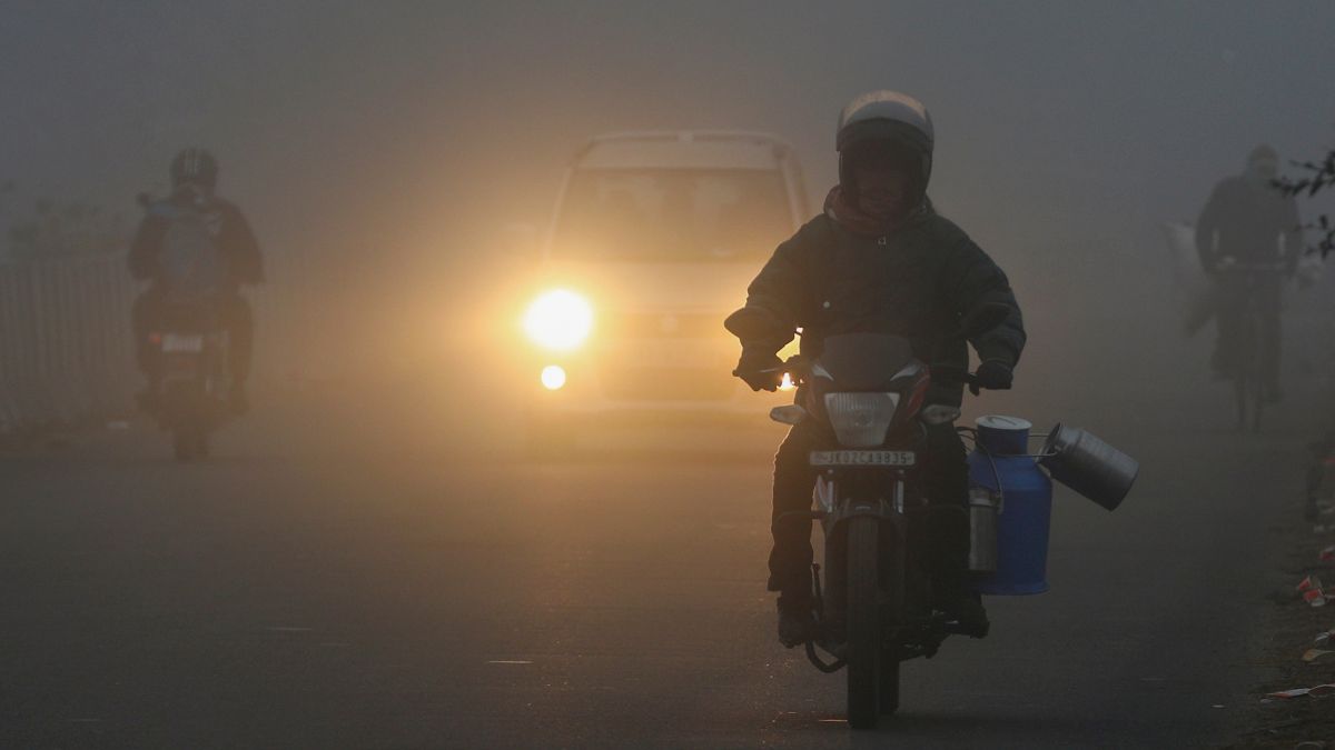 2025 का आखिरी कोहरा, दिल्ली-NCR में कड़ाके की ठंड, सड़कों पर जीरो विजिबिलिटी, रेल- हवाई उड़ानें भी प्रभावित