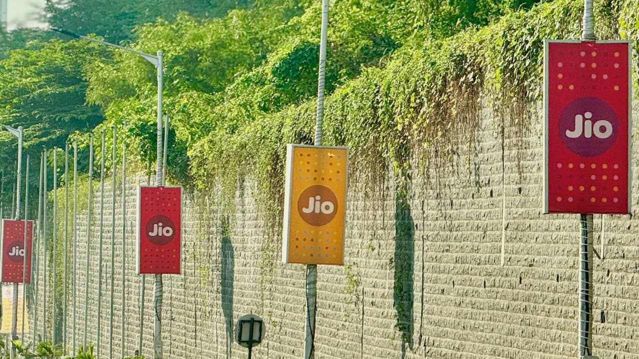 Reliance Jio Q3 Review &mdash;&nbsp;Tad Soft; Steep Capex, Trivial FCF, High Debt Are Key Challenges: Dolat Capital