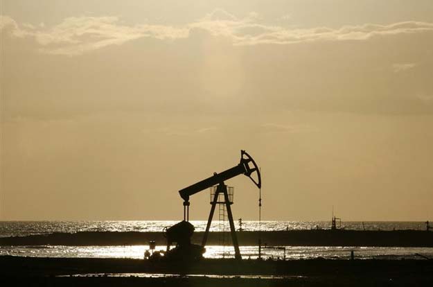 Brent Holds Near $115, Heads for Second Weekly Gain on Iraq Turmoil