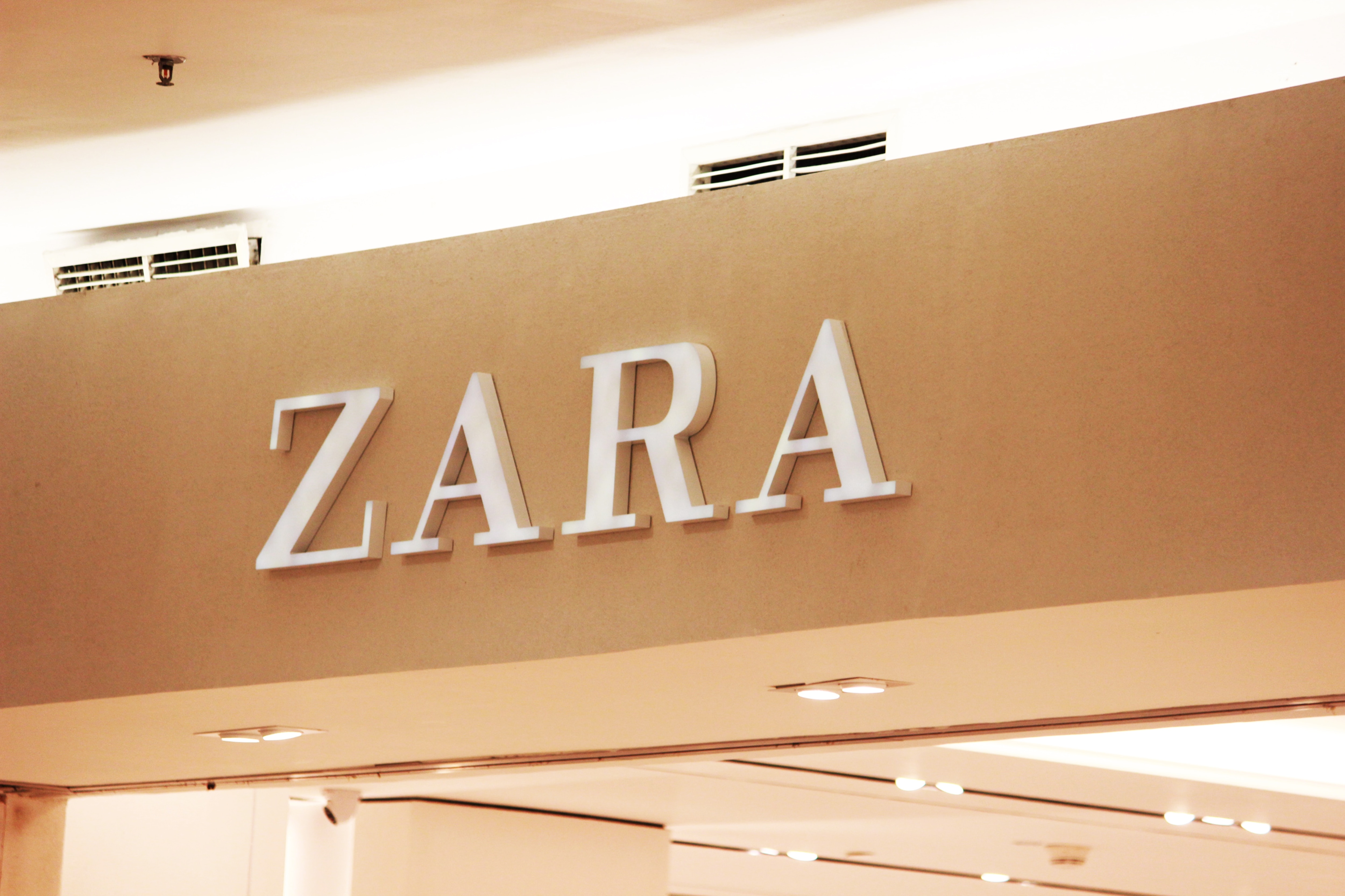 Zara Billionaire Ortega Buys Chicago Apartment Tower for $232 Million