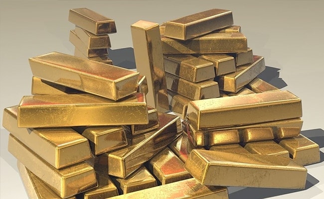 Gold Rises By Rs 320, Silver Drops Rs 125 In Line With Global Trend