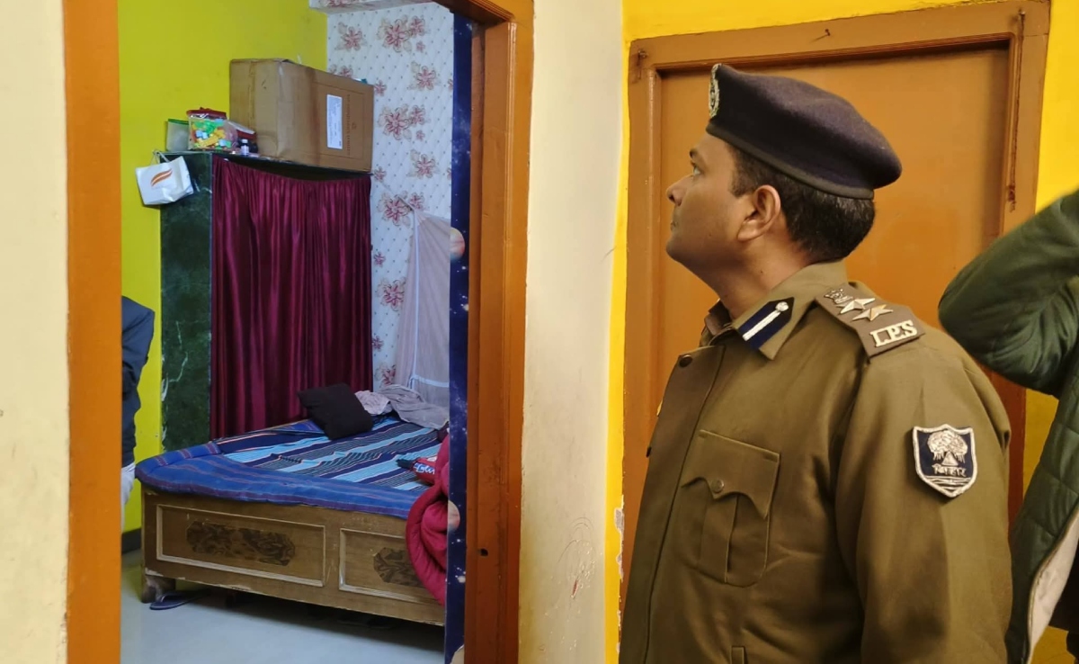 छपरा में घर में अंगीठी जलाकर सोए 4 मौत, मां-मौसी की हालत गंभीर, मृतकों में यूपी के पीसीएस अधिकारी के दो बच्चे